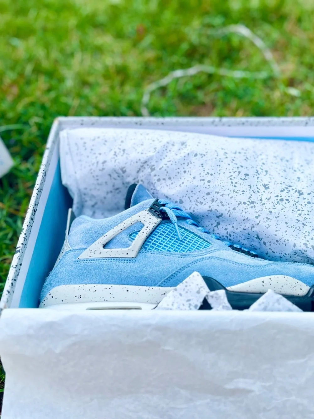 Jordan 4 Retro UNC – Men's Size 12